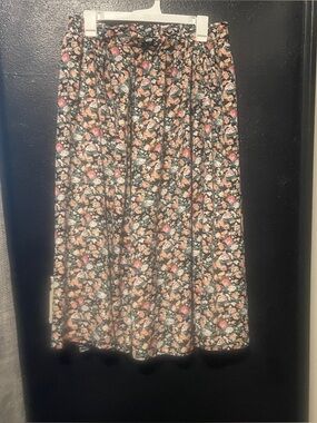 SHEIN  Ditsy Floral Print Size XL A-Line Midi Skirt in Black with Pink & Cream